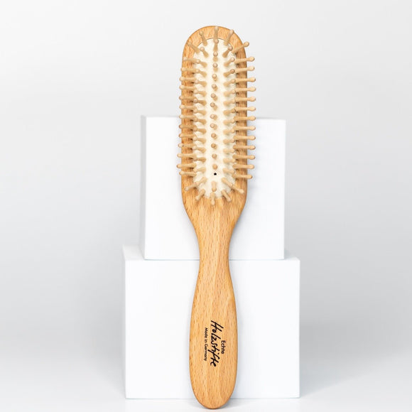 Haarbürste mit HolzstifteBlattwende