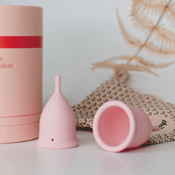 Menstruationstasse verschiedene GrößenBlattwende
